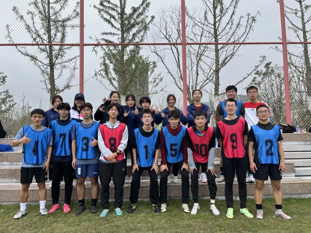 足球裁判员定义_裁判员学的足球规则叫什么_足球裁判员守则