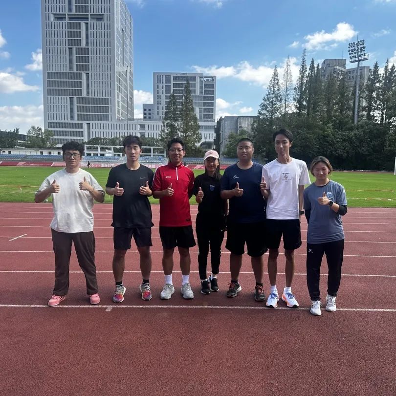 足球裁判员定义_裁判员学的足球规则叫什么_足球裁判员守则