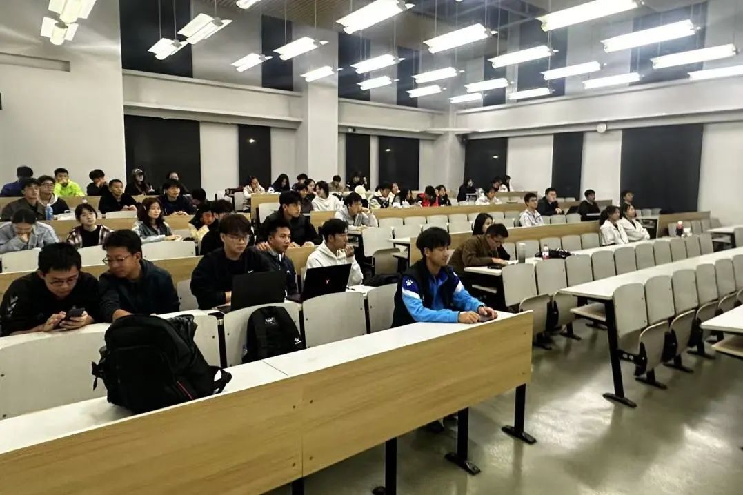 裁判员学的足球规则叫什么_足球裁判员定义_足球裁判员守则