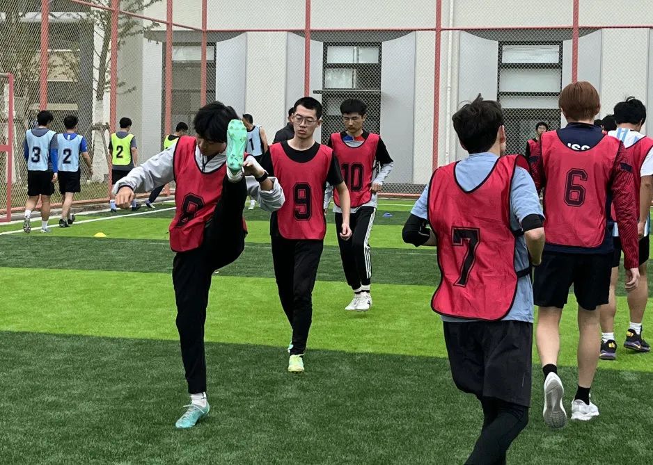 裁判员学的足球规则叫什么_足球裁判员定义_足球裁判员守则