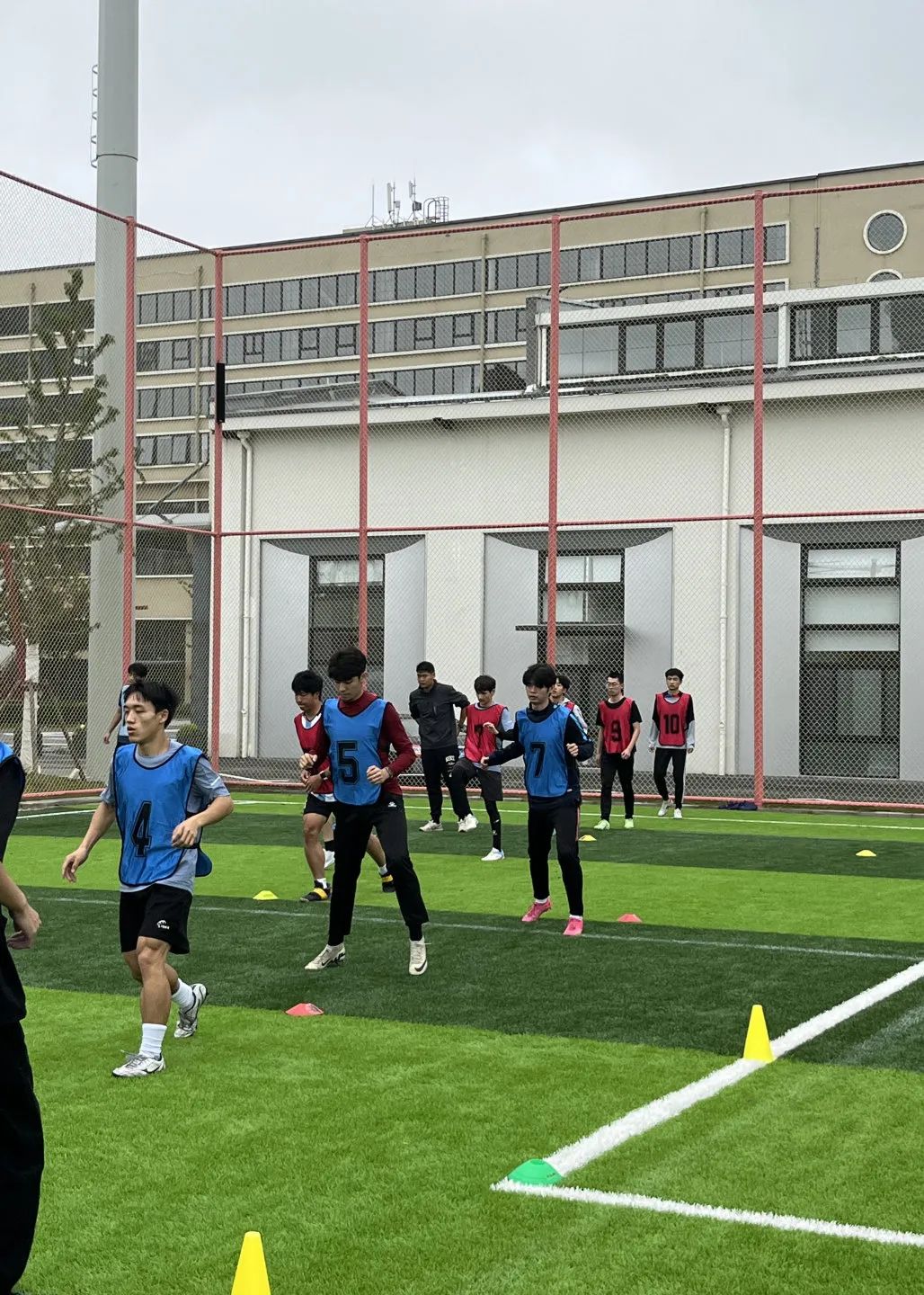 足球裁判员定义_裁判员学的足球规则叫什么_足球裁判员守则