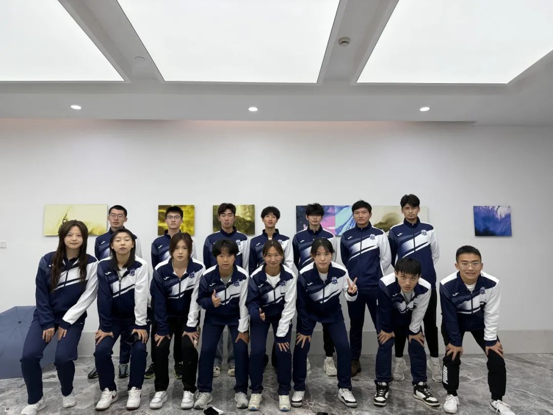 足球裁判员守则_足球裁判员定义_裁判员学的足球规则叫什么