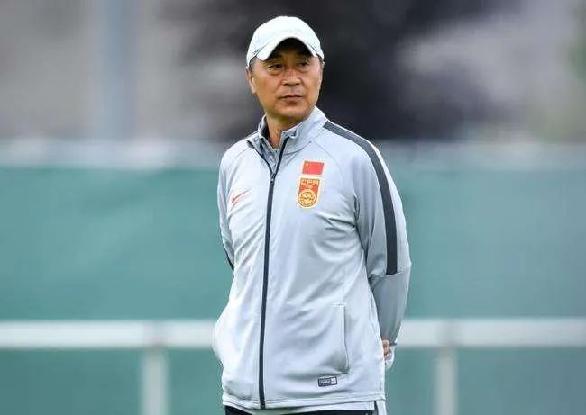 中国2人足球冠军是谁_足球冠军有哪些人中国_足球冠军人中国是哪个队