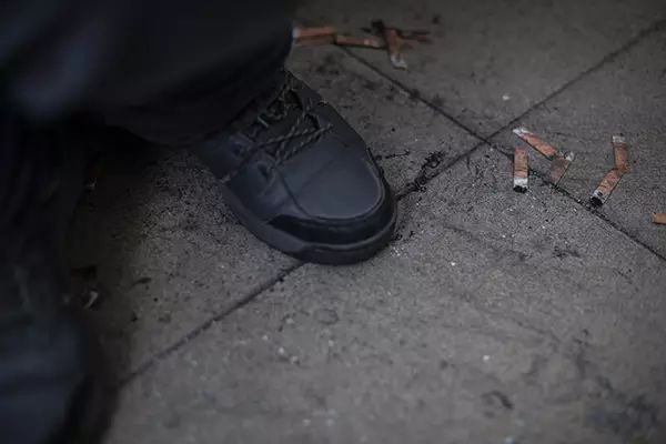 举重冠军带妻子照片领奖_男人拿举重冠军_举重冠军男2021