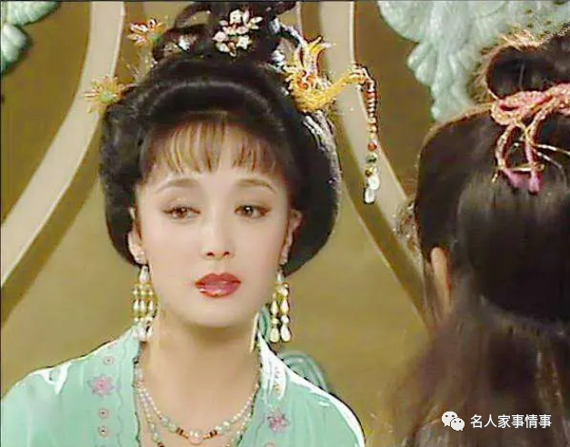 国外健身演员_美国最小的健身明星_健身明星男美国