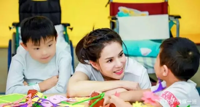 李若彤健身房_健身吧李若彤_健身女明星李若彤微博