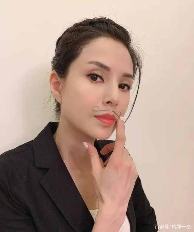 健身女明星李若彤微博_李若彤健身房_健身吧李若彤