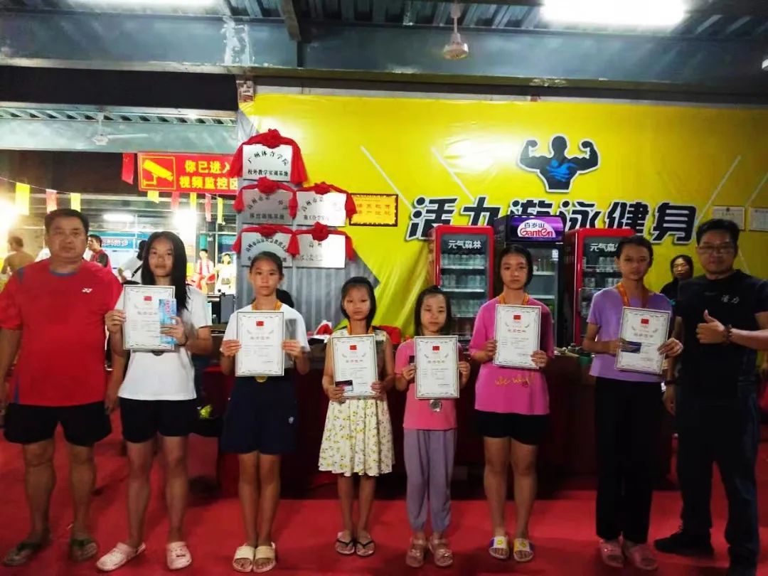 男子单人游泳_中国单人游泳比赛规则最新_单人游泳池