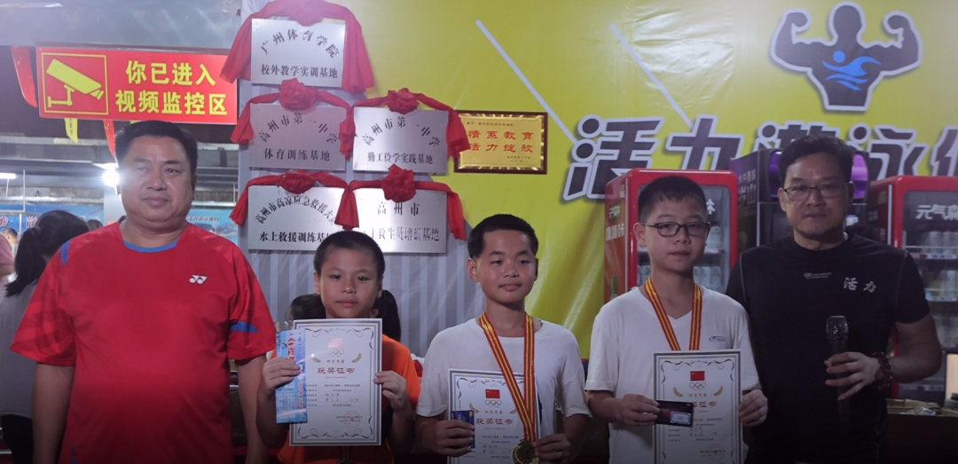 单人游泳池_中国单人游泳比赛规则最新_男子单人游泳