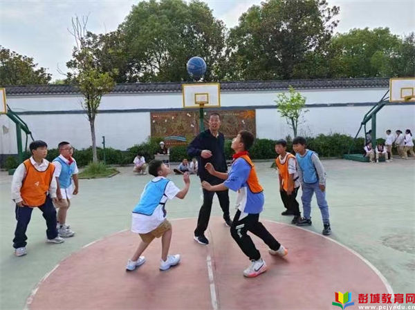 六年级小学生篮球赛规则_小学六年级篮球比赛活动方案_小学生篮球赛比赛规则