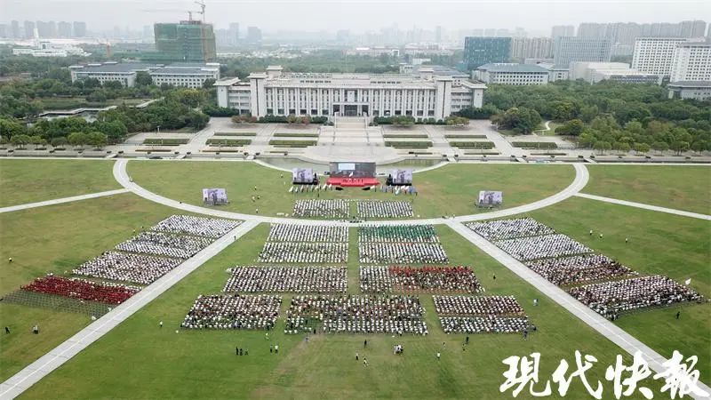游泳冠军张雨霏游泳训练视频_游泳冠军张雨霏几块金牌_游泳冠军张雨菲