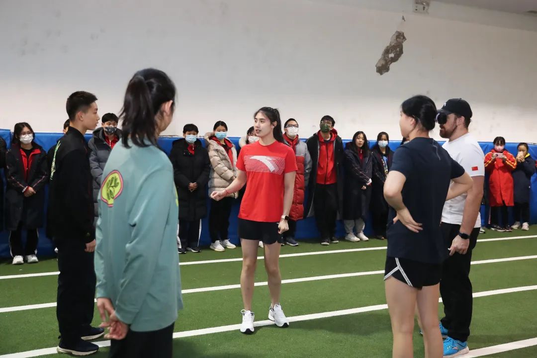 游泳冠军赛张雨霏_游泳冠军张雨菲_游泳冠军张雨霏游泳训练视频