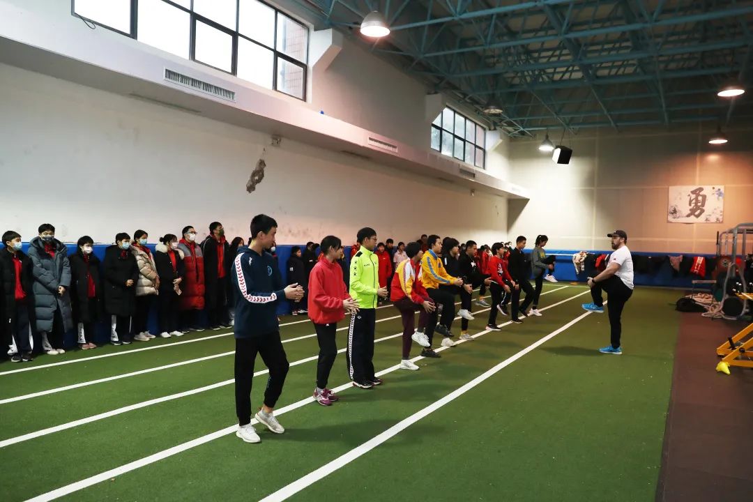 游泳冠军张雨菲_游泳冠军赛张雨霏_游泳冠军张雨霏游泳训练视频