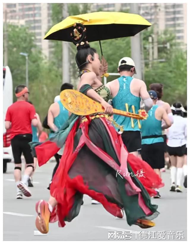 成都马拉松冠军_成都马拉松第一名_趣味马拉松成都冠军