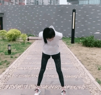 明星拉伸动作_明星健身被做拉伸训练_拉伸健身视频
